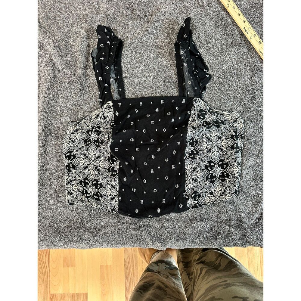 Torrid paisley patchwork crop top Size 0 (L)